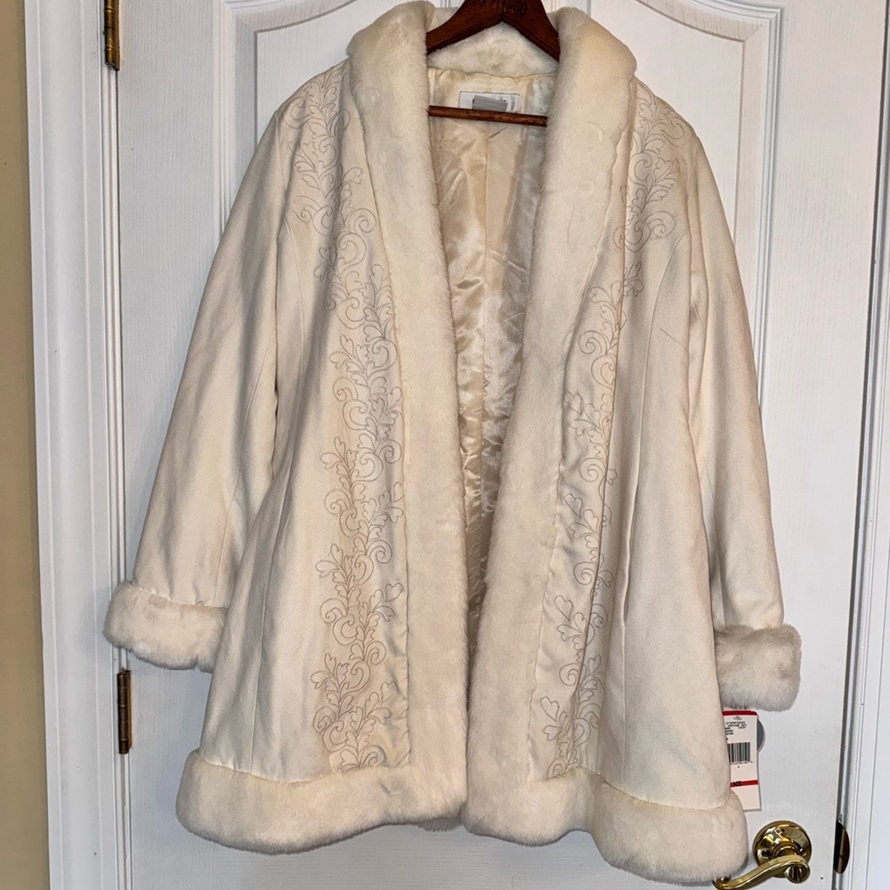 Nine West Women’s Vintage Faux Suede W/faux Fur Trim Ski Coat Cream Size XS NWT